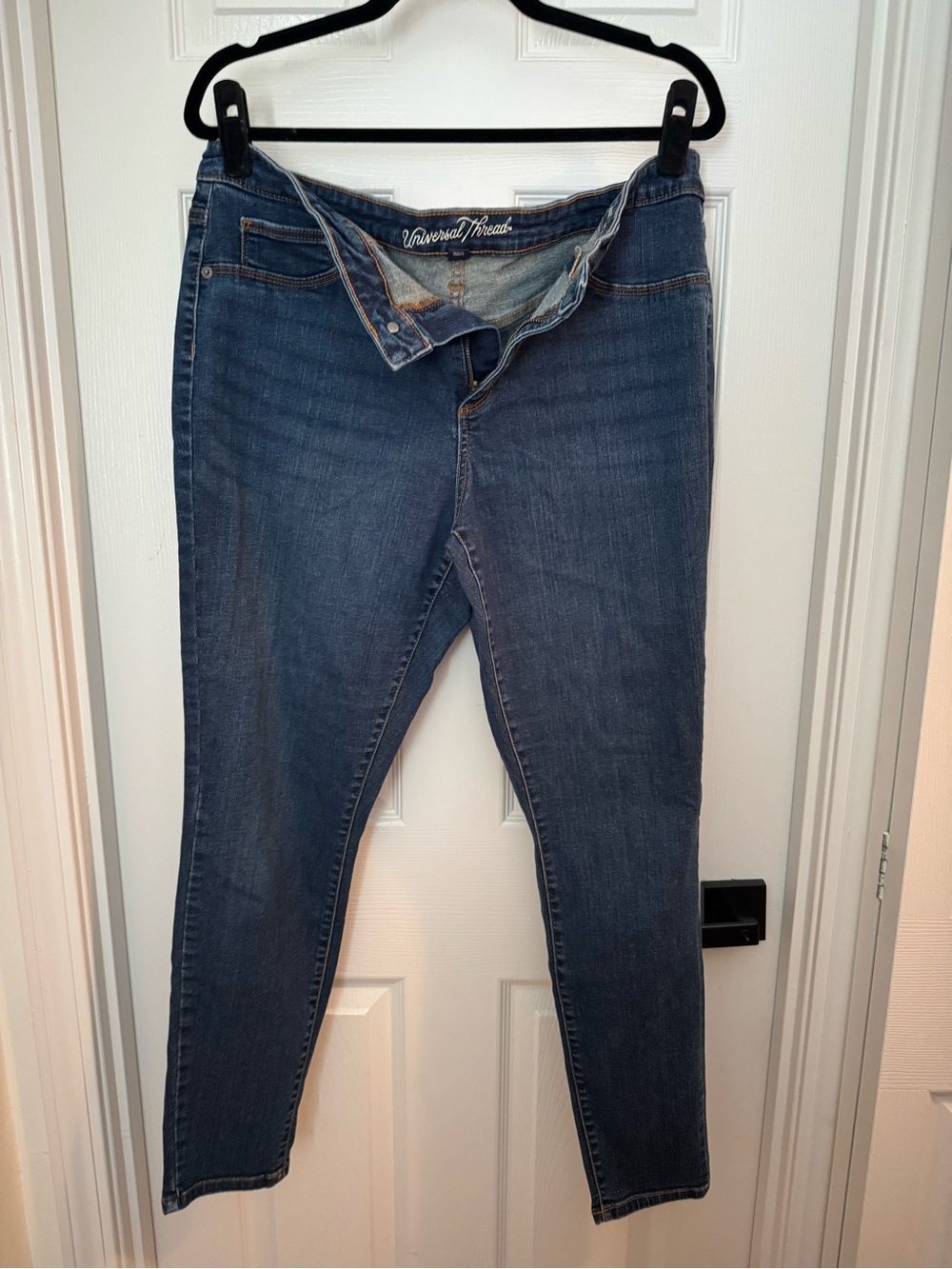 Universal Thread Women’s Dark Blue High Rise Jegging